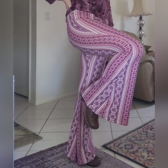 Flared Bohemian leggins Ladies Pants Soft/Stylish NWT Med Perfect Spring Look - Picture 1 of 11